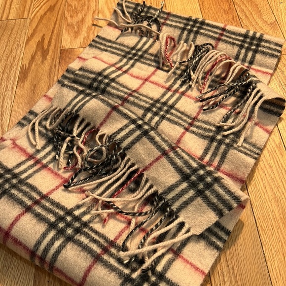 Burberry 100% lambswool scarf - Picture 4 of 5